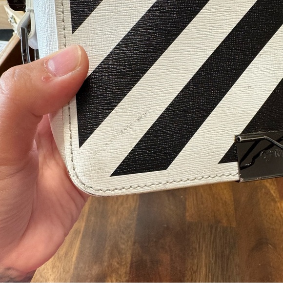 Preloved Off White Diagonal Flap Bag - Picture 14 of 16